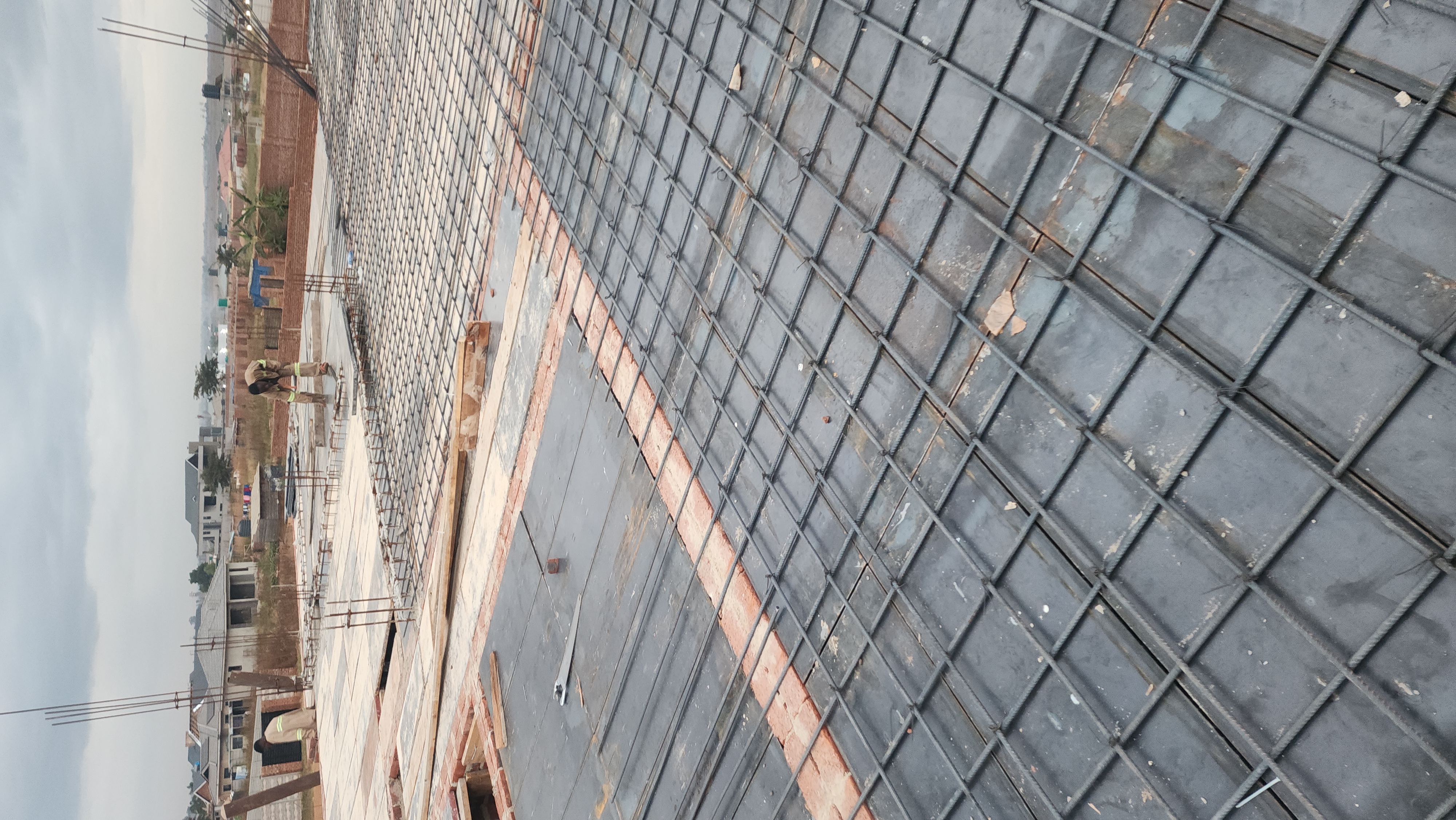 Reinforcement mesh and slab preparation on a construction deck